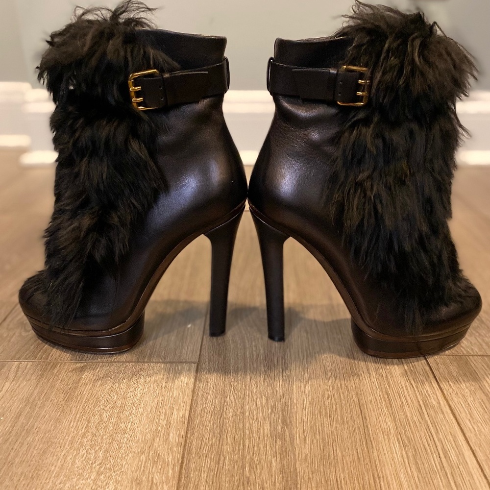 Rare! Authentic Gucci BLACK Leather/Alpaca Fur Platform Ankle Boot (Size 37)